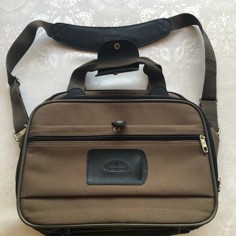 Samsonite Tan/Black Medium Duffel Carry-On All Travel Bag Messenger/GYM Tote